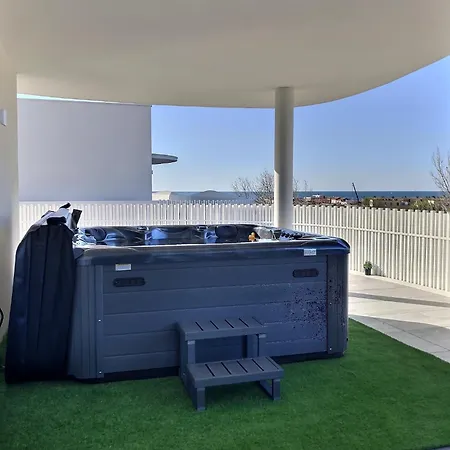 Apartment Spacieux Dans Avec Piscine Serignan