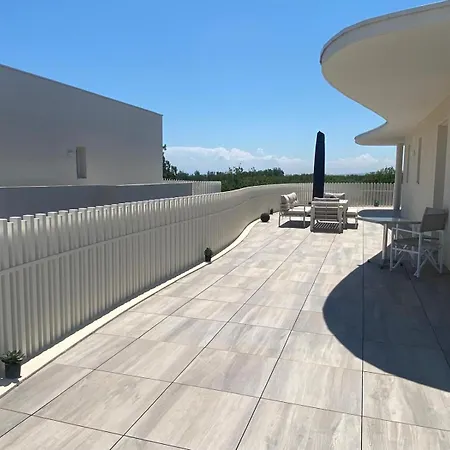 Spacieux Dans Avec Piscine