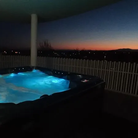 Apartment Spacieux Dans Avec Piscine
