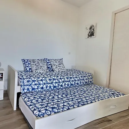 Spacieux Dans Avec Piscine Apartment *
