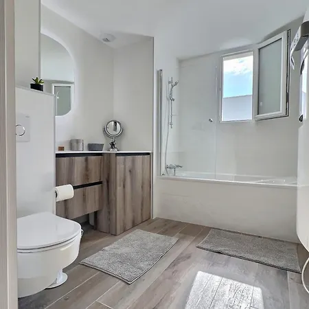 Apartment Spacieux Dans Avec Piscine Serignan