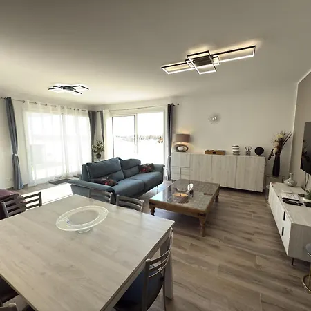 Spacieux Dans Avec Piscine Apartment