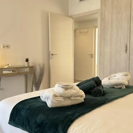Spacieux Dans Avec Piscine Serignan