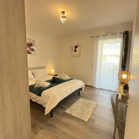 Spacieux Dans Avec Piscine Apartment *