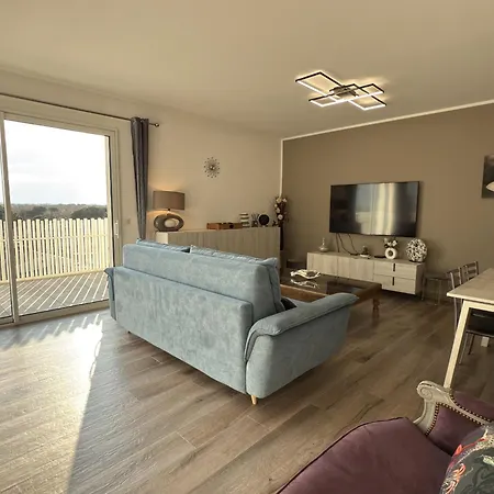 Spacieux Dans Avec Piscine *